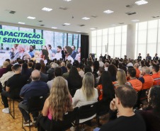 Servidores da Lottopar participam do lançamento de programa estadual de capacitação