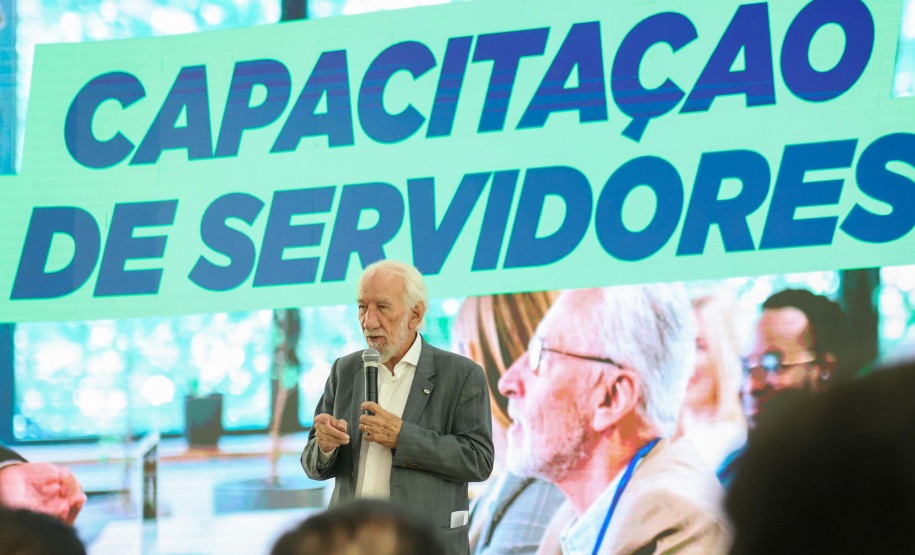 Servidores da Lottopar participam do lançamento de programa estadual de capacitação